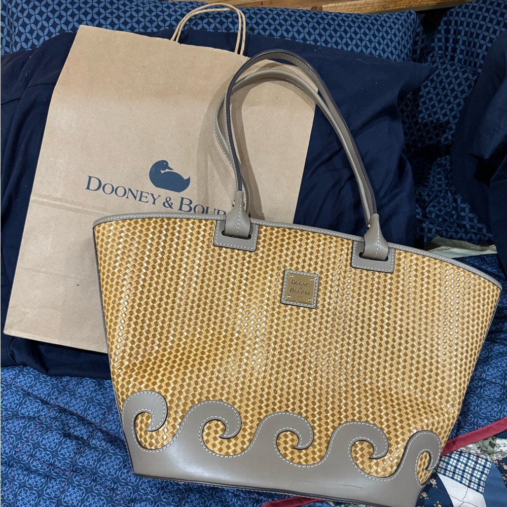 *Sale* Dooney & Bourke Gold and Silver Textured Bag